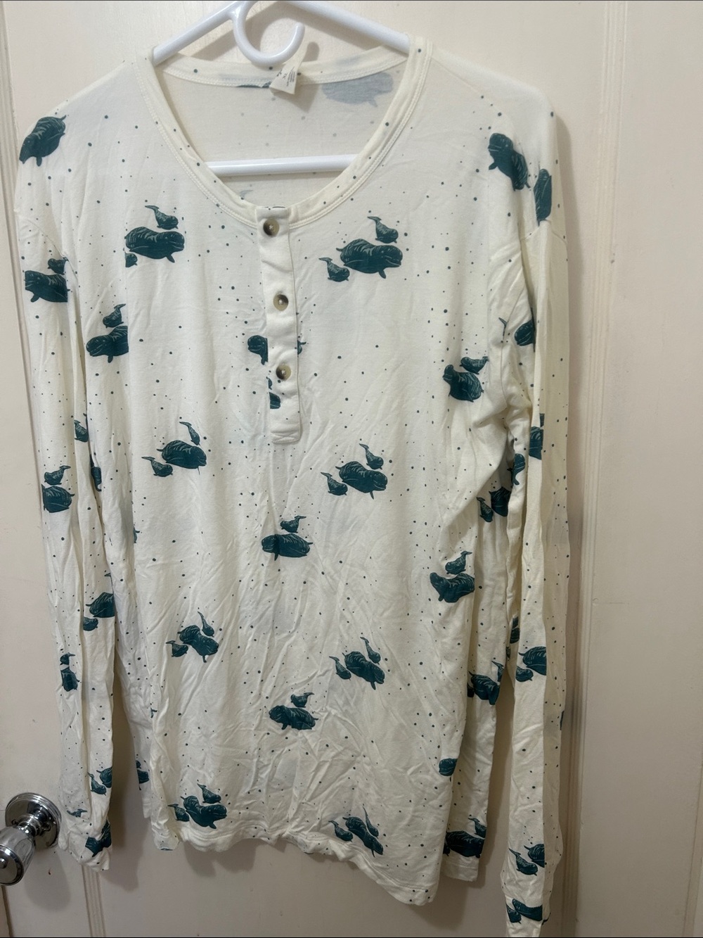 Kate Quinn beluga family top